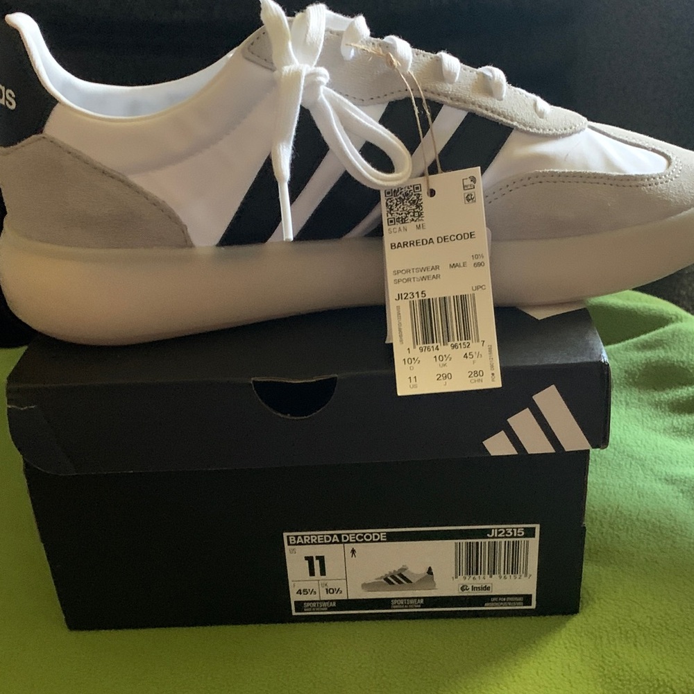 adidas Barreda Decode Mens White, Black & Gray Casual Sneakers